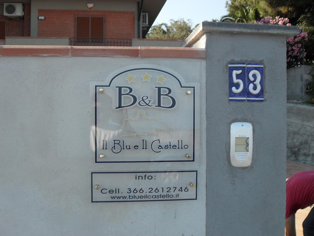 B&B Blu E Il Castello Ачі-Кастелло Екстер'єр фото